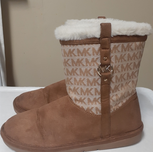 Michael Kors Winter Monogrammed Boots- Sz 5 - Picture 3 of 6